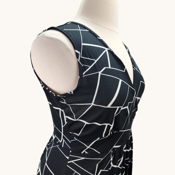 NWT Woosea Women’s XL Maxi Dress Black Geometric Sleeveless Crossover Neckline - Picture 6 of 11